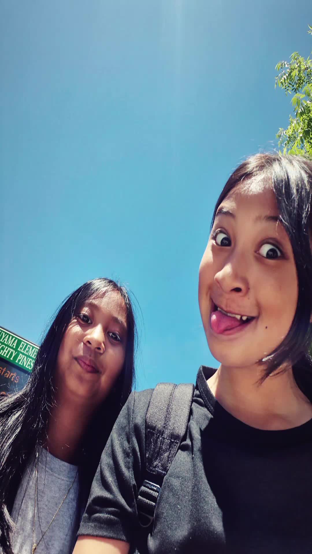 @Mueylani15