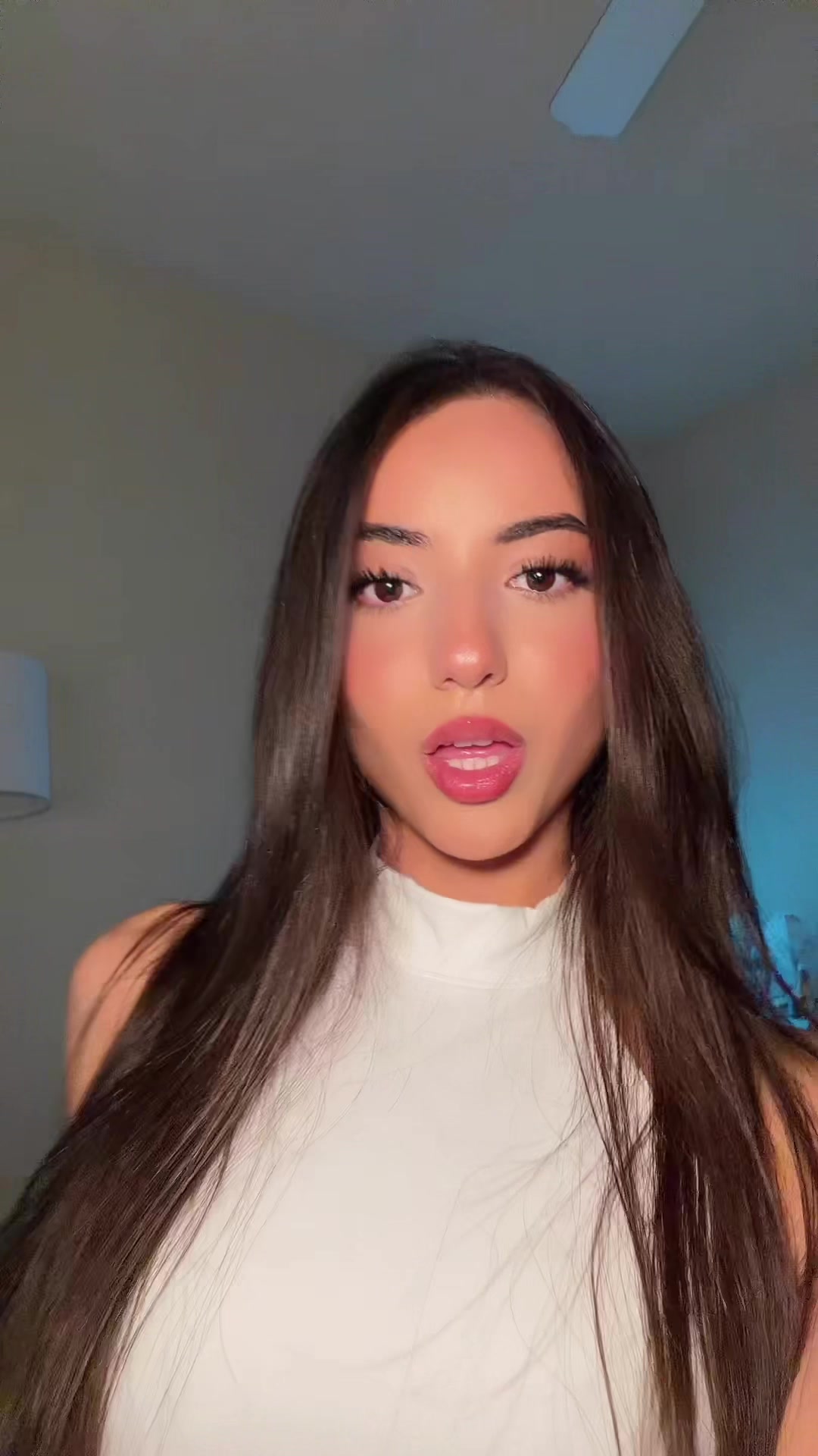 @Elaa