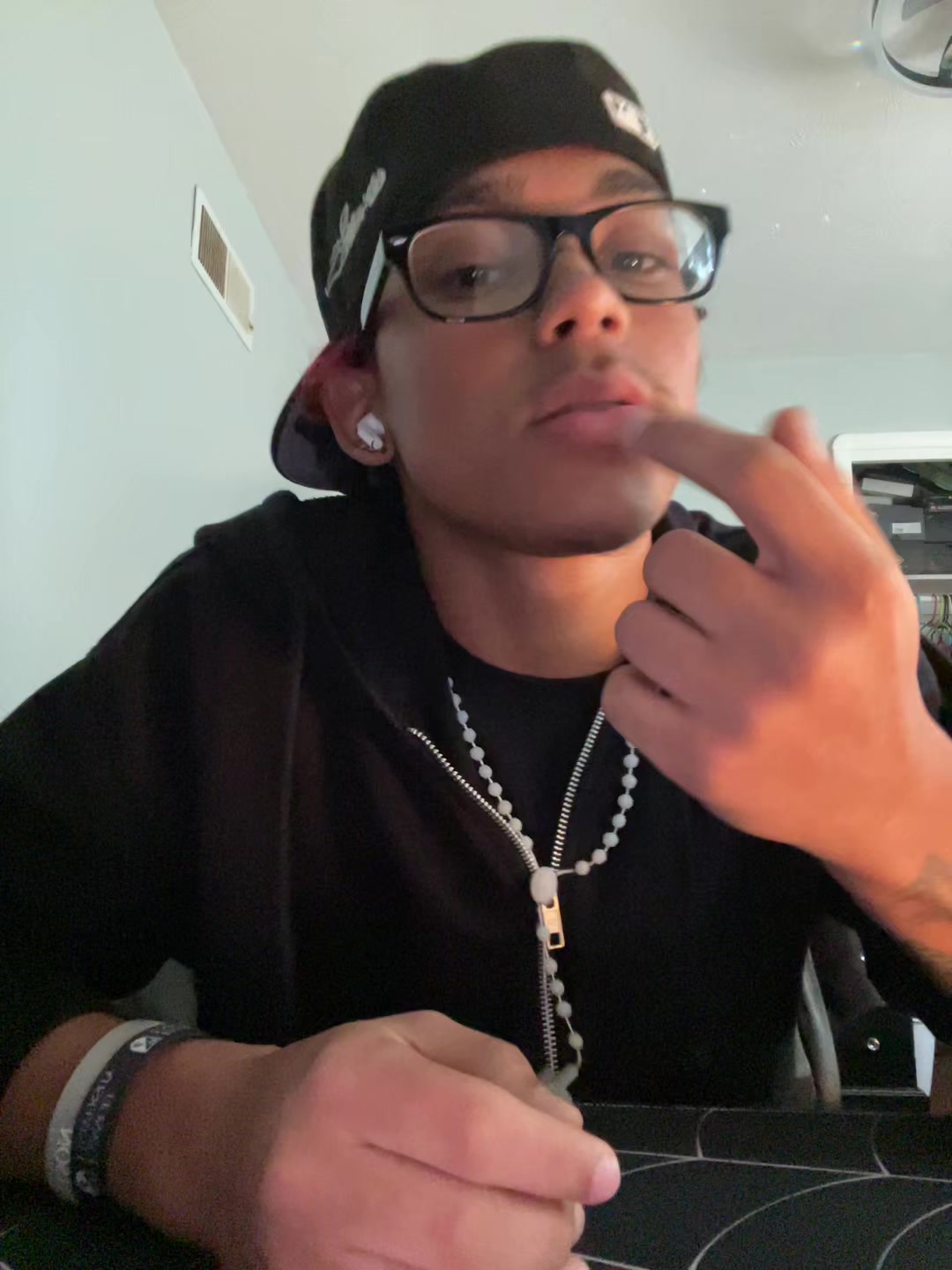 @just_yariel