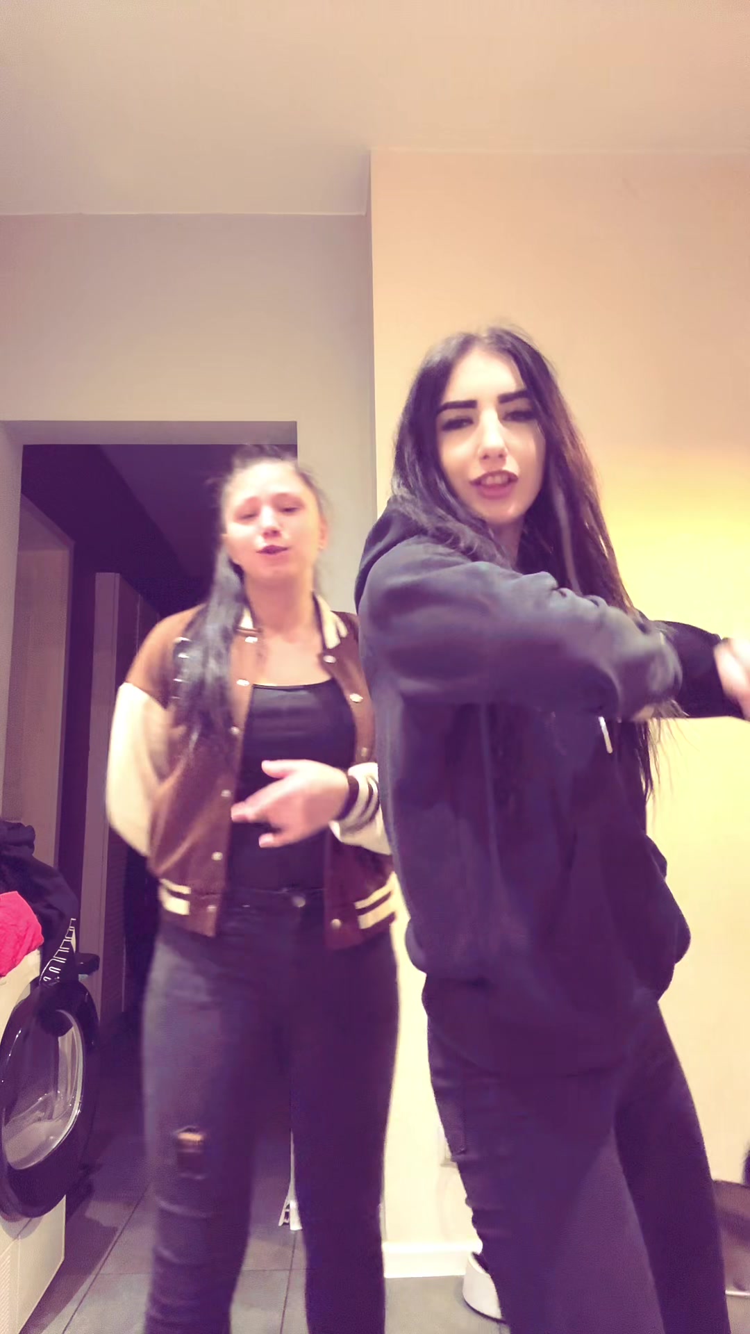 @_beluniaaa_