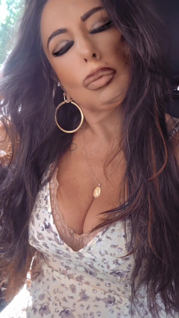 @Paola D