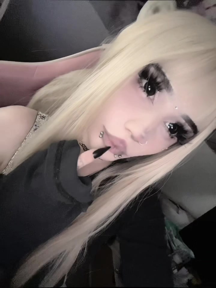 @miumiu25485