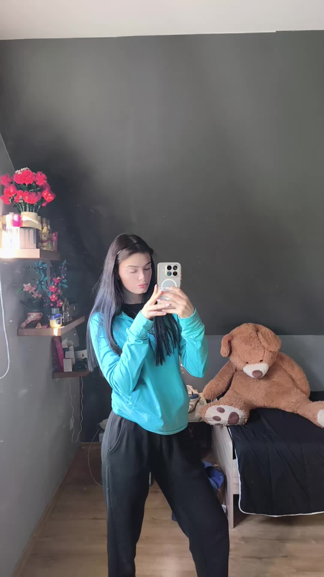 @Hi_Ana