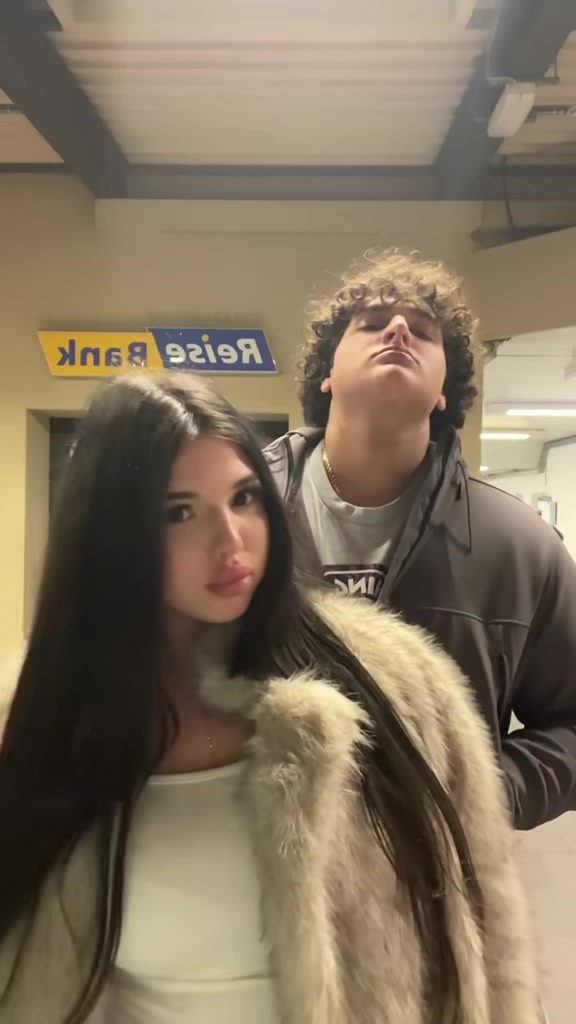 @ellischna