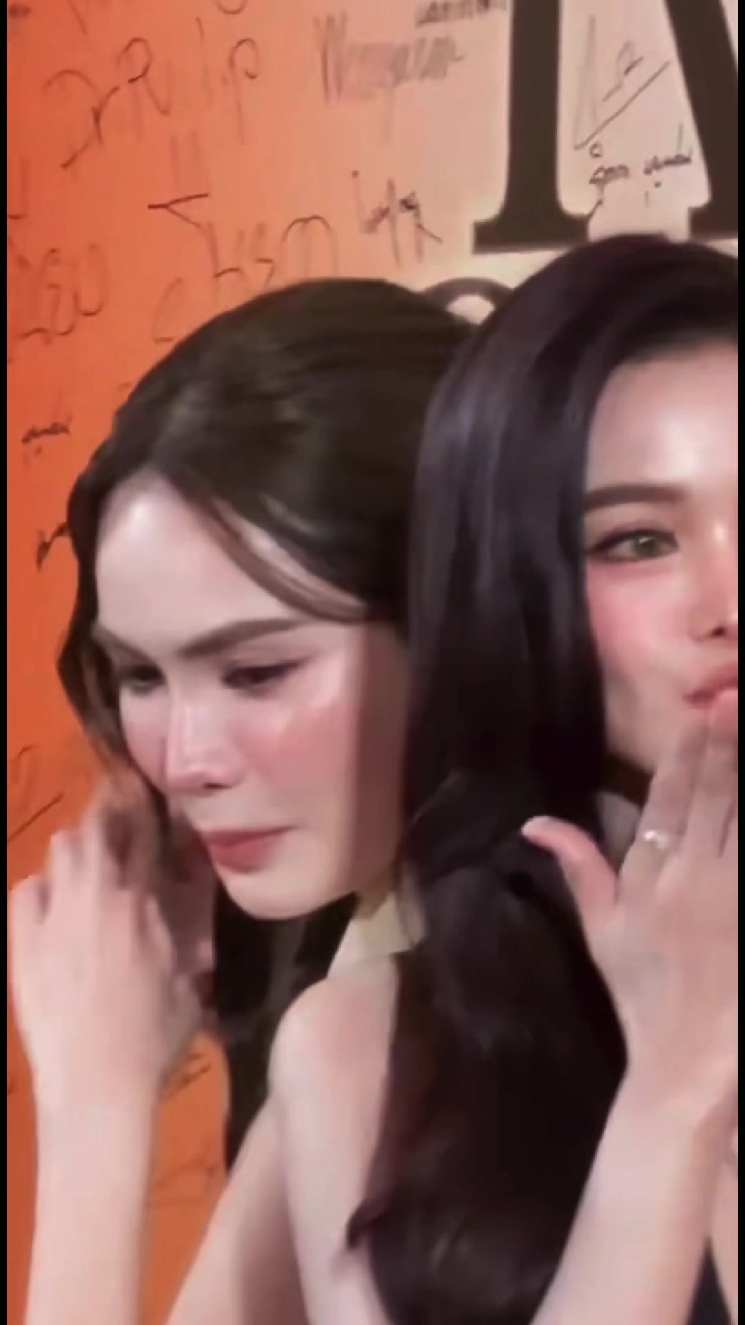 @Charlotte’sBunny🐰 Fan Account