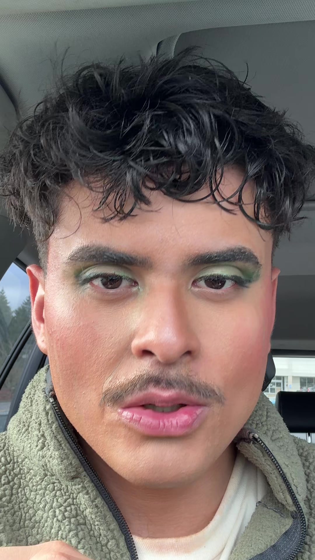 @Russ🥵🌈