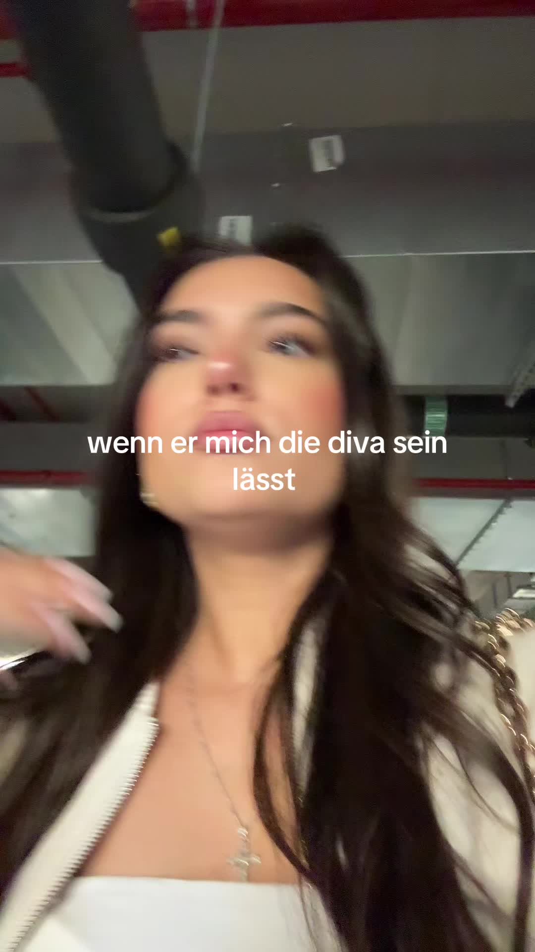 @μίνα