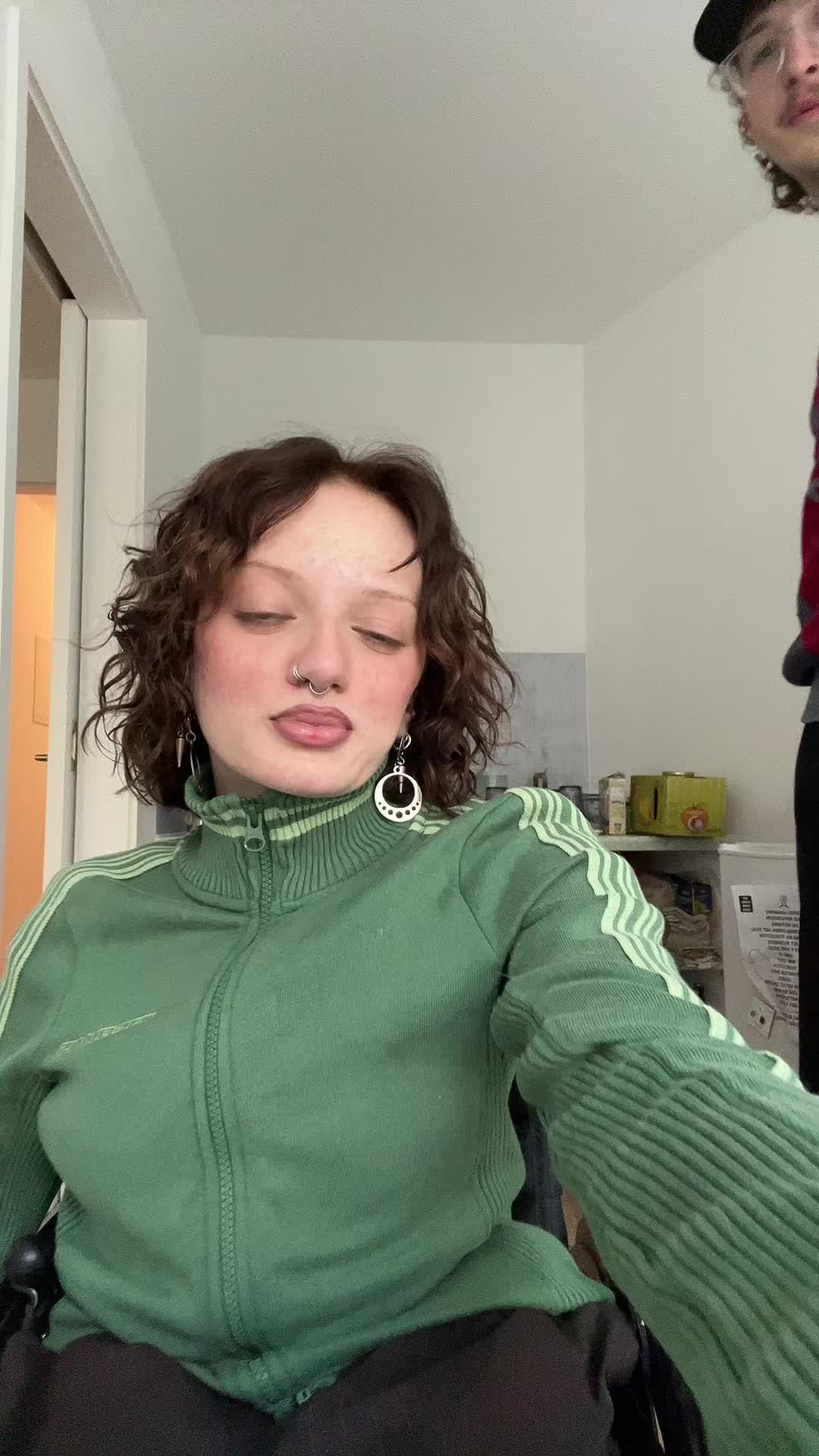 @laura