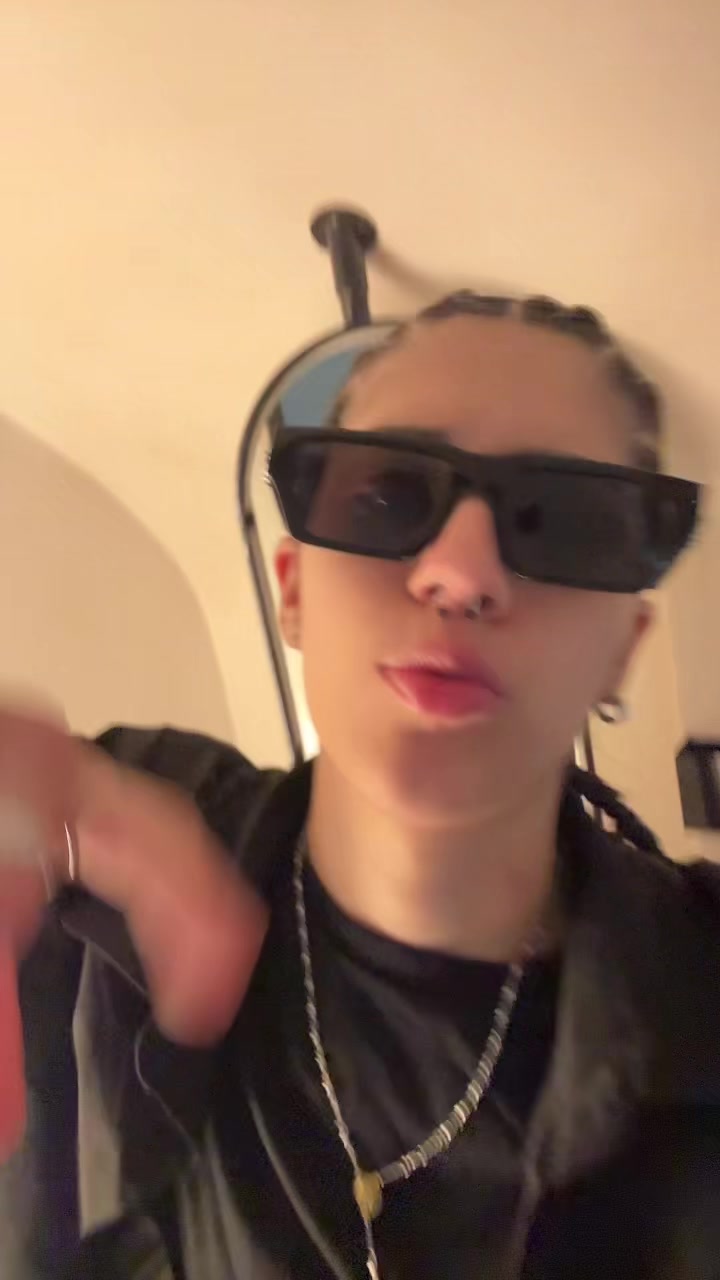 @de