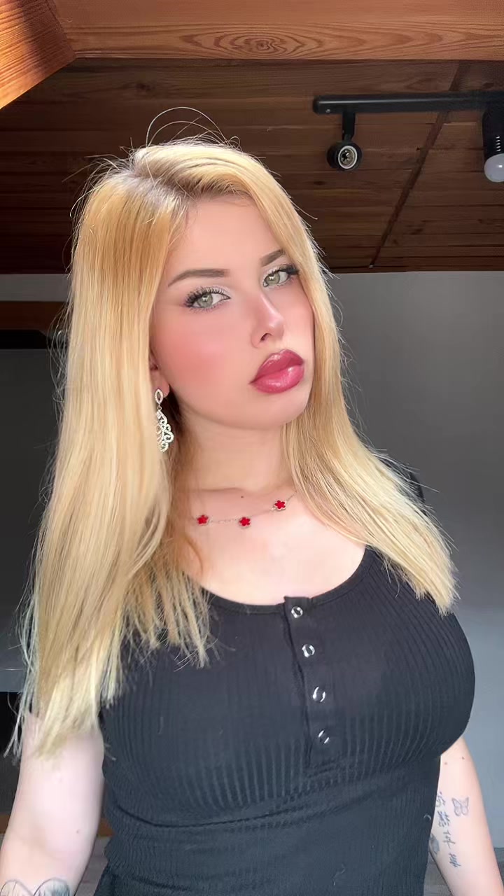 @Anna Rosé