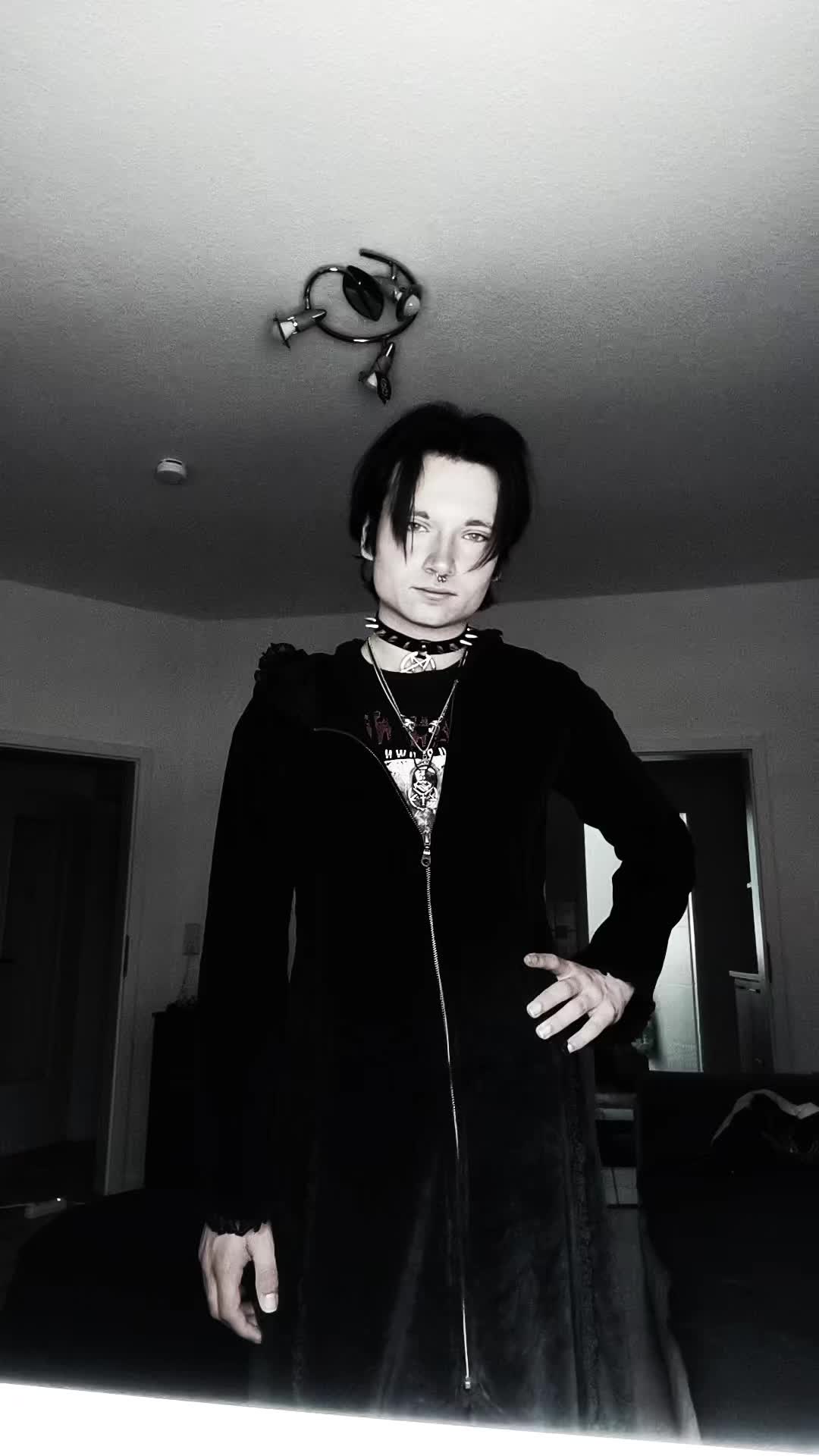 @Niklas 🖤🤘🏻
