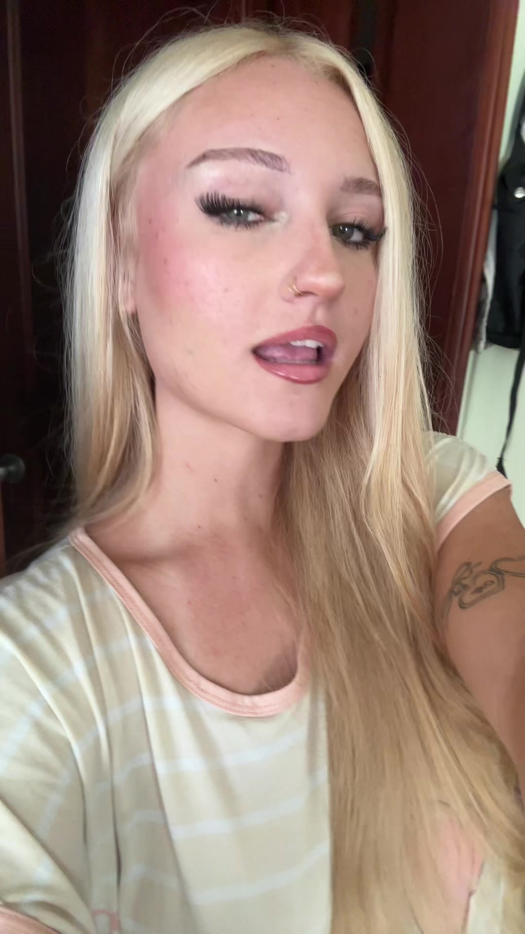 @😟