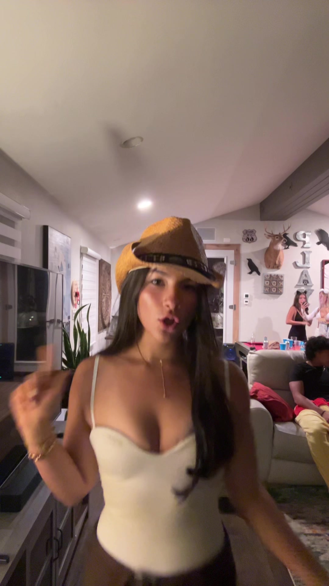 @Sienna