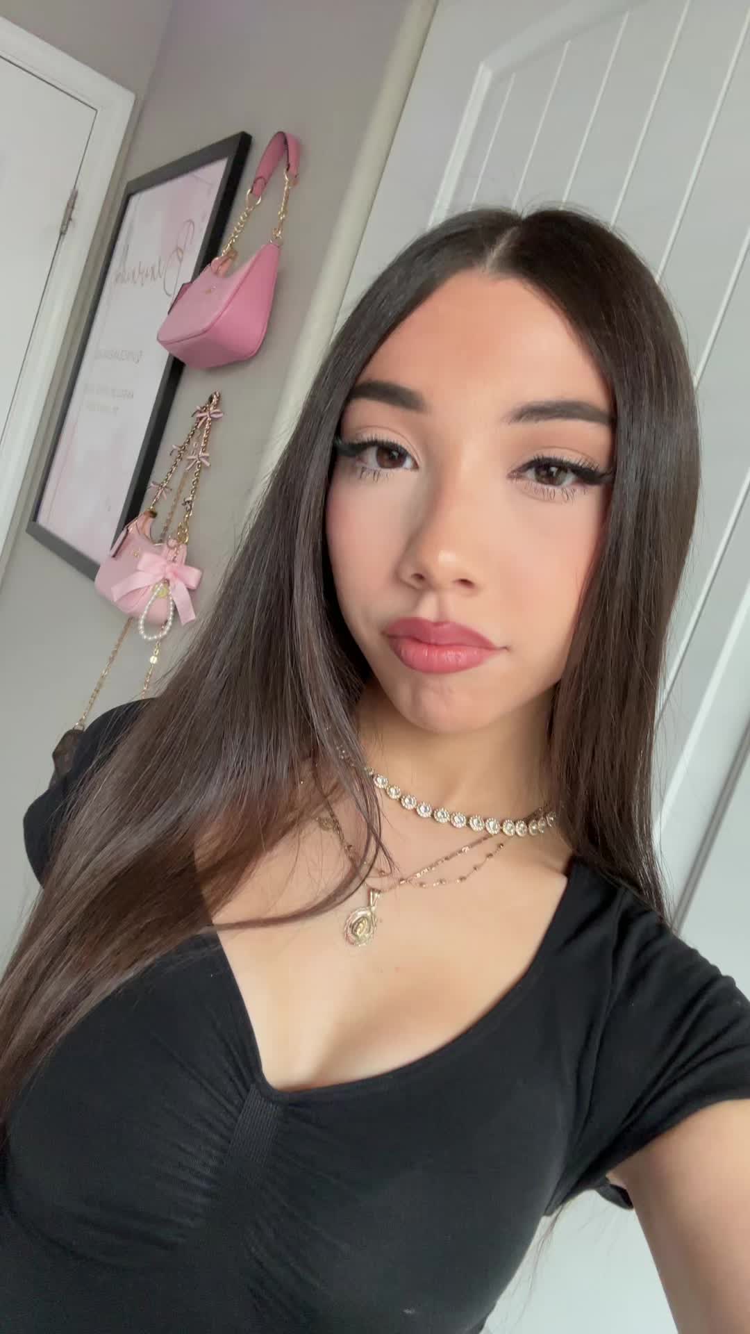 @𝓐𝓷𝓰𝓮𝓵𝓲𝔃𝓮 𝜗𝜚