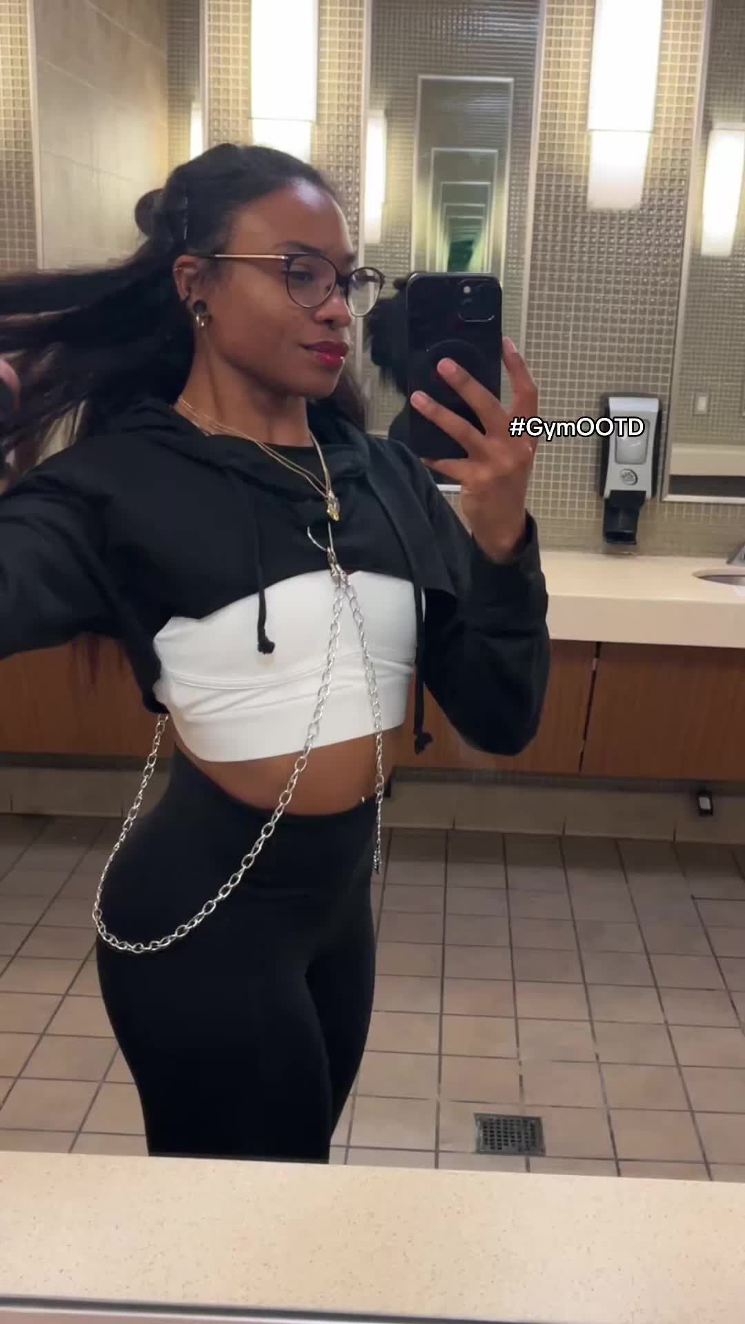 @𝔼lisha.𝕃ifts🥀🖤