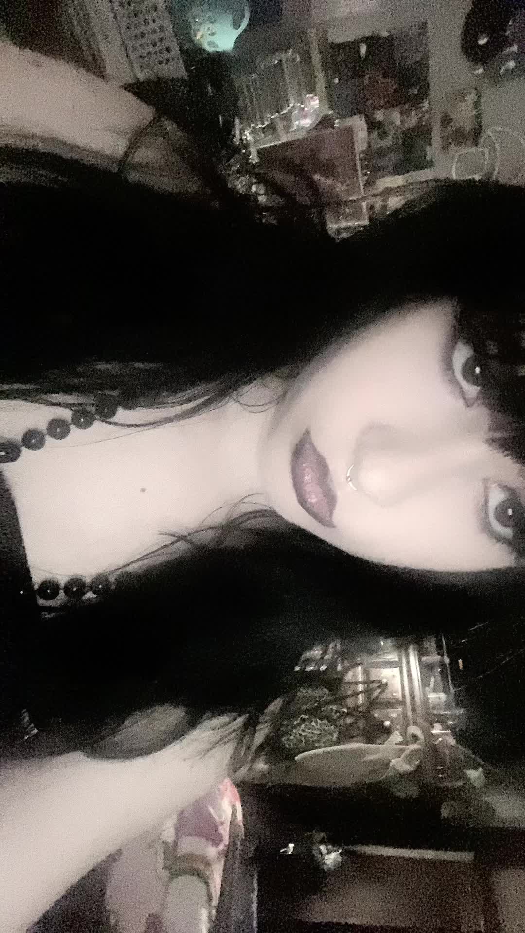 @𝓀𝑒𝓃𝓃𝒾 🖤🦇