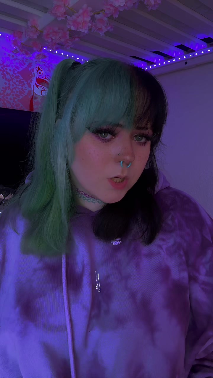 @Julie🖤