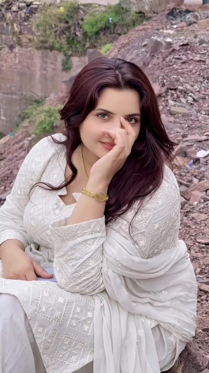 @AYESHA😜02