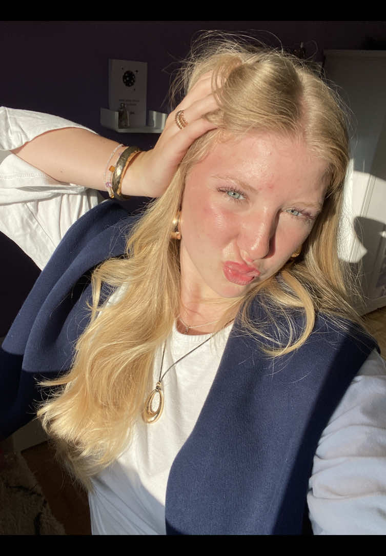 @vivienne.schindelka