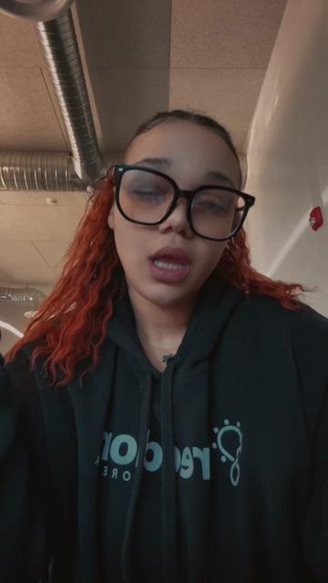 @Livv👑