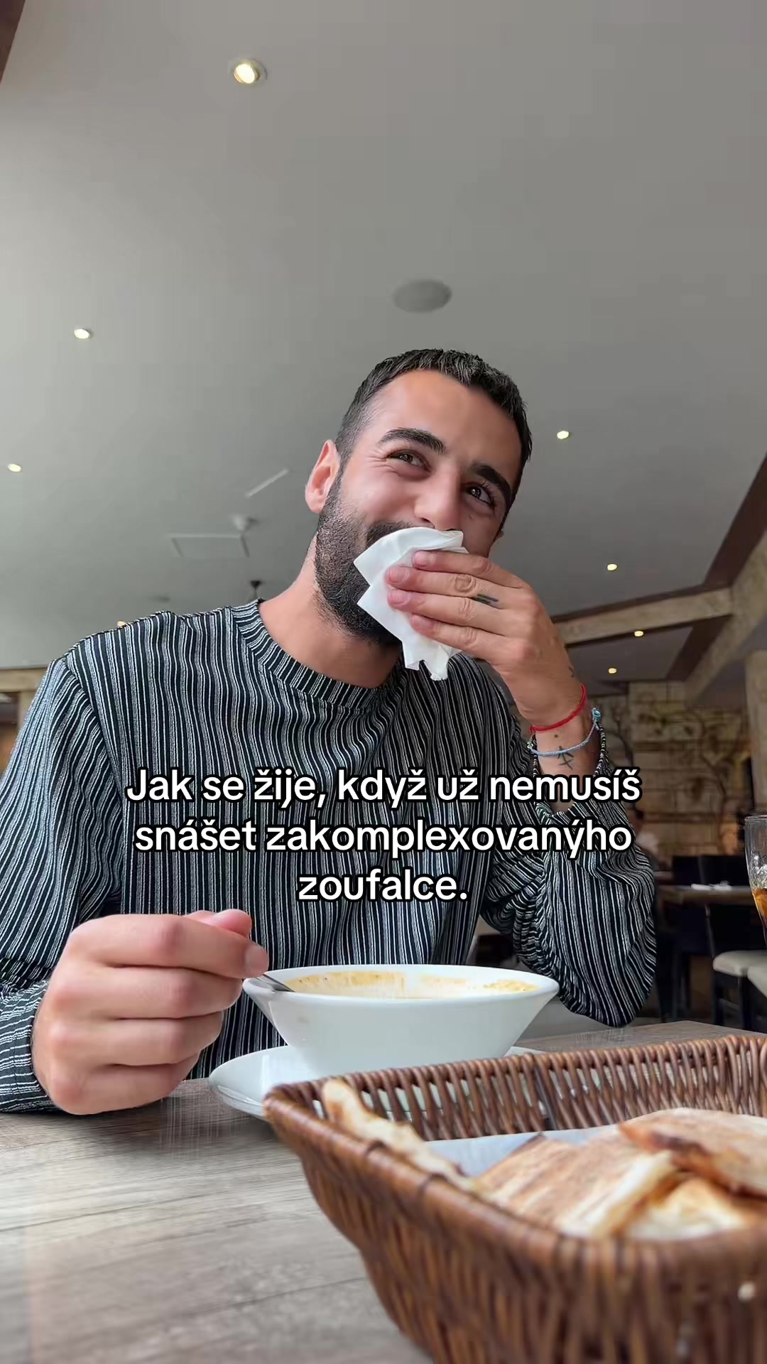 @ꓘB