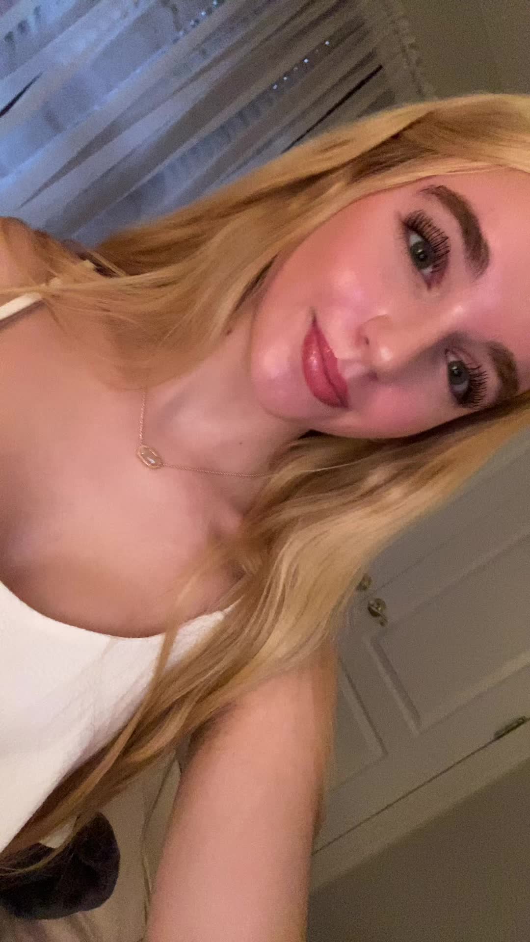 @isabella