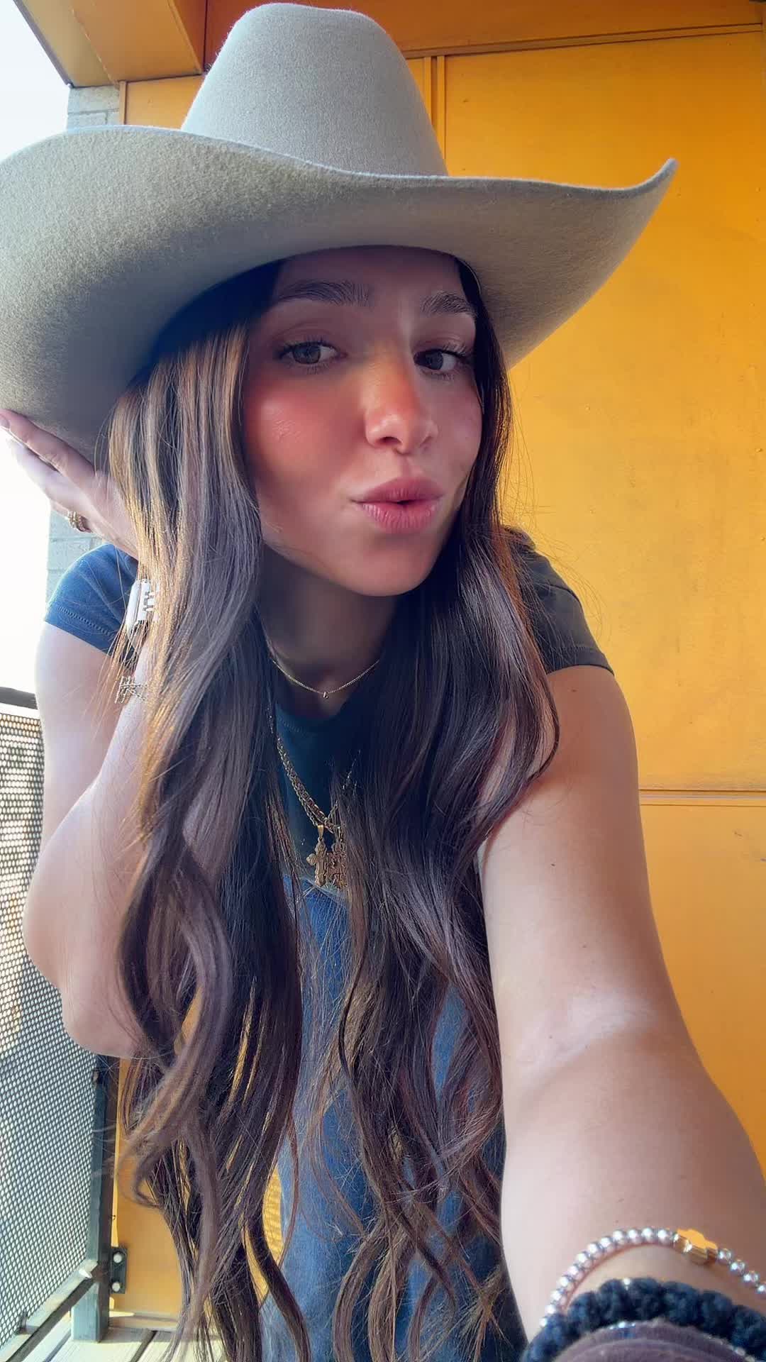 @ZIVANA⚡️