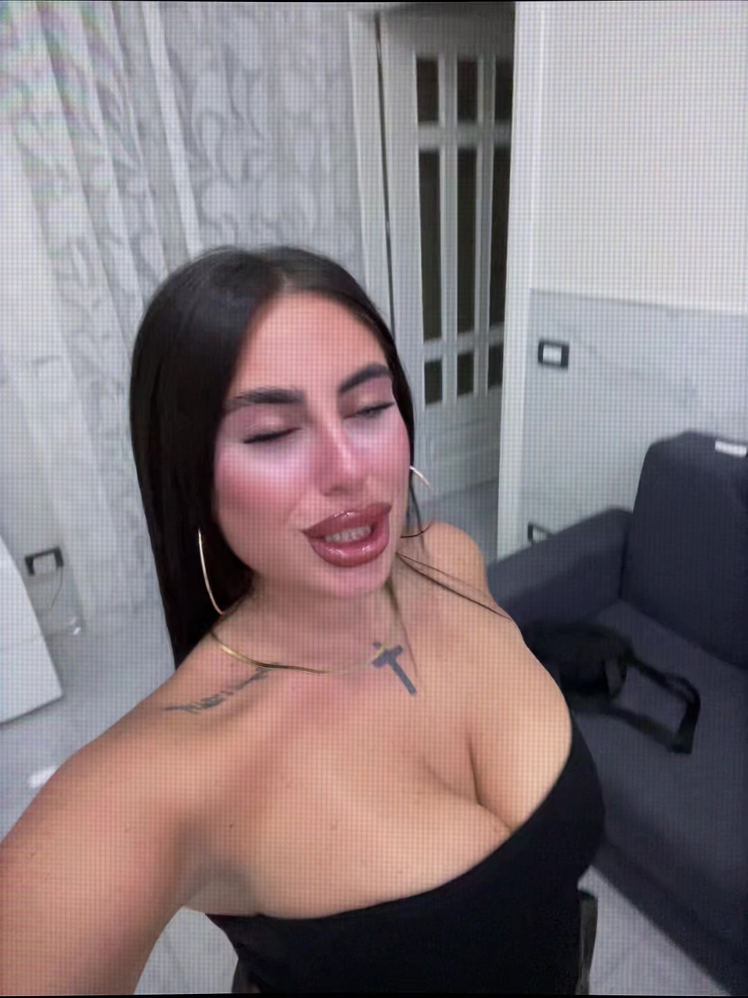 @VVV