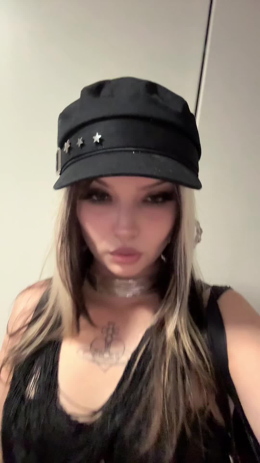 @lauralannii