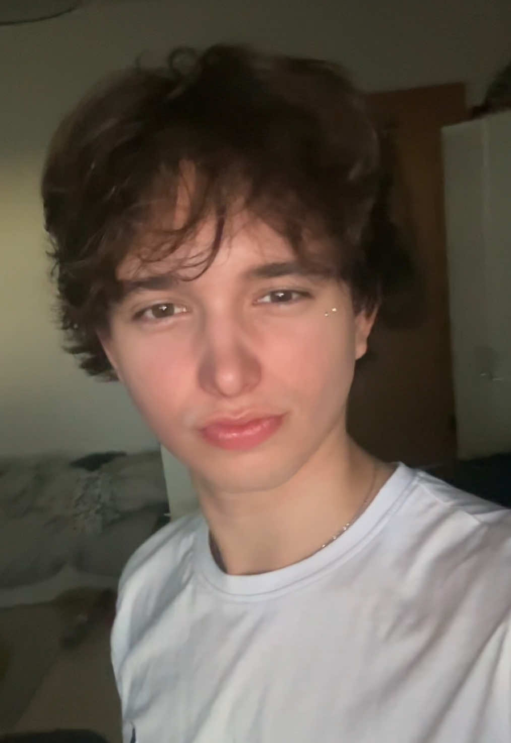 @•