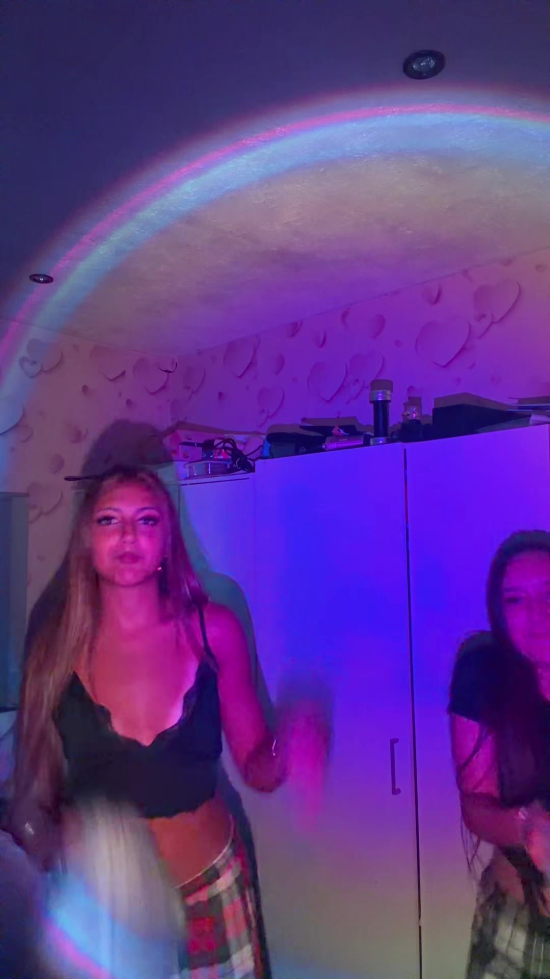 @𝓮.