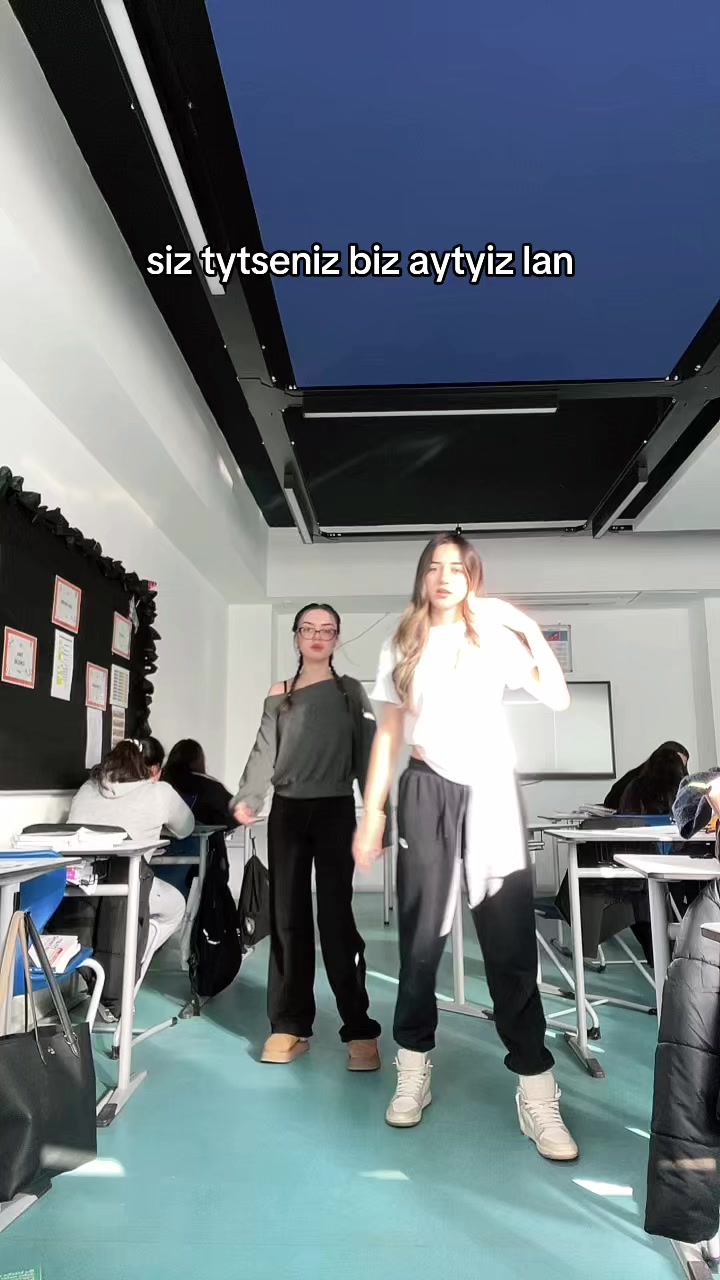 @sacmalıyosunbegum