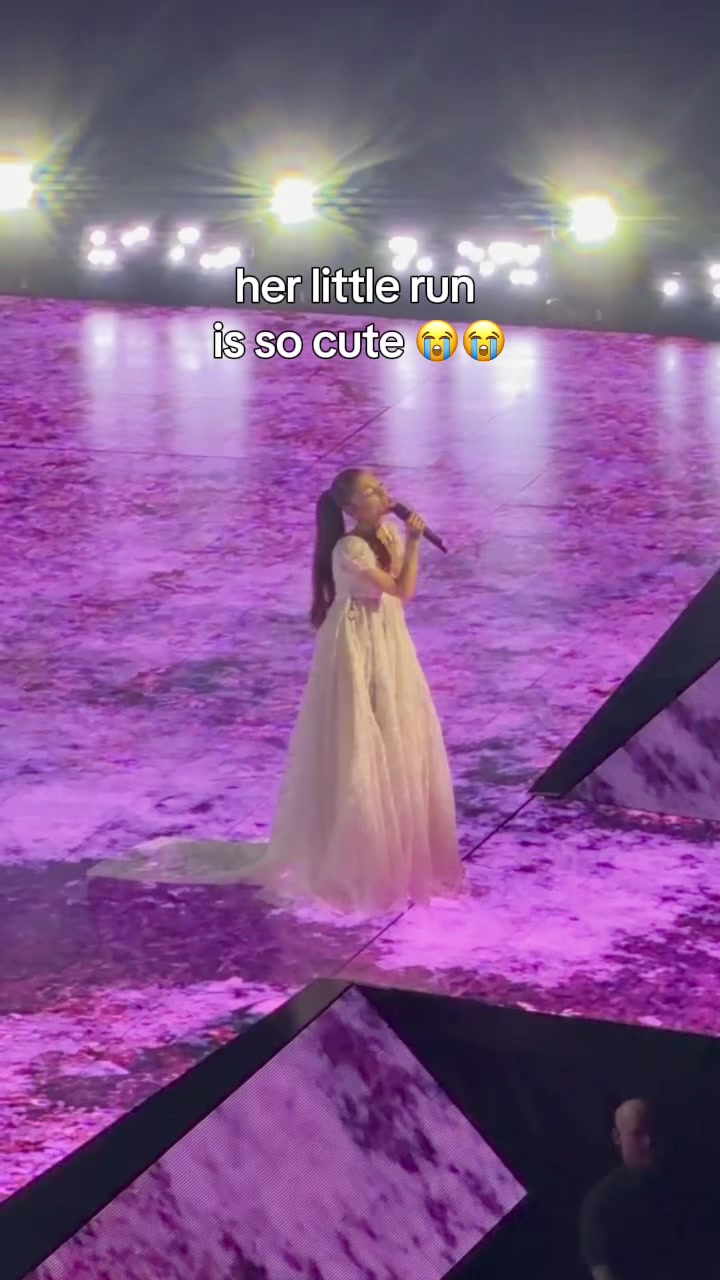 @Elliee