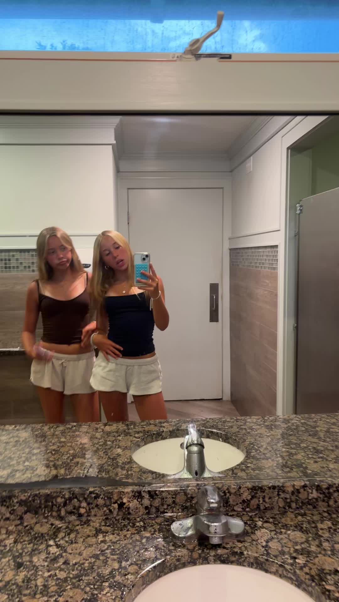 @Bella
