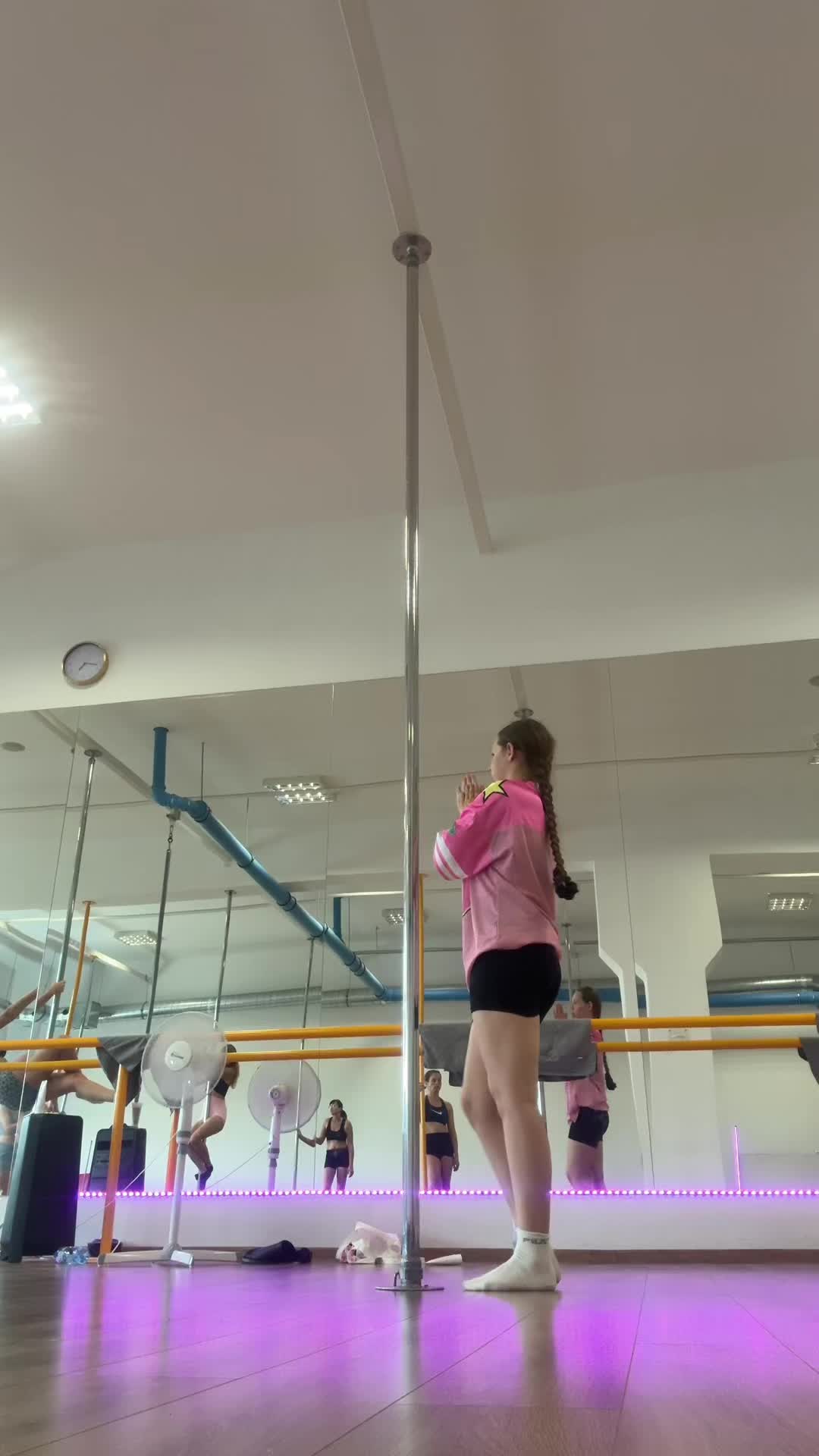 @_pole_flow_dance_pola_