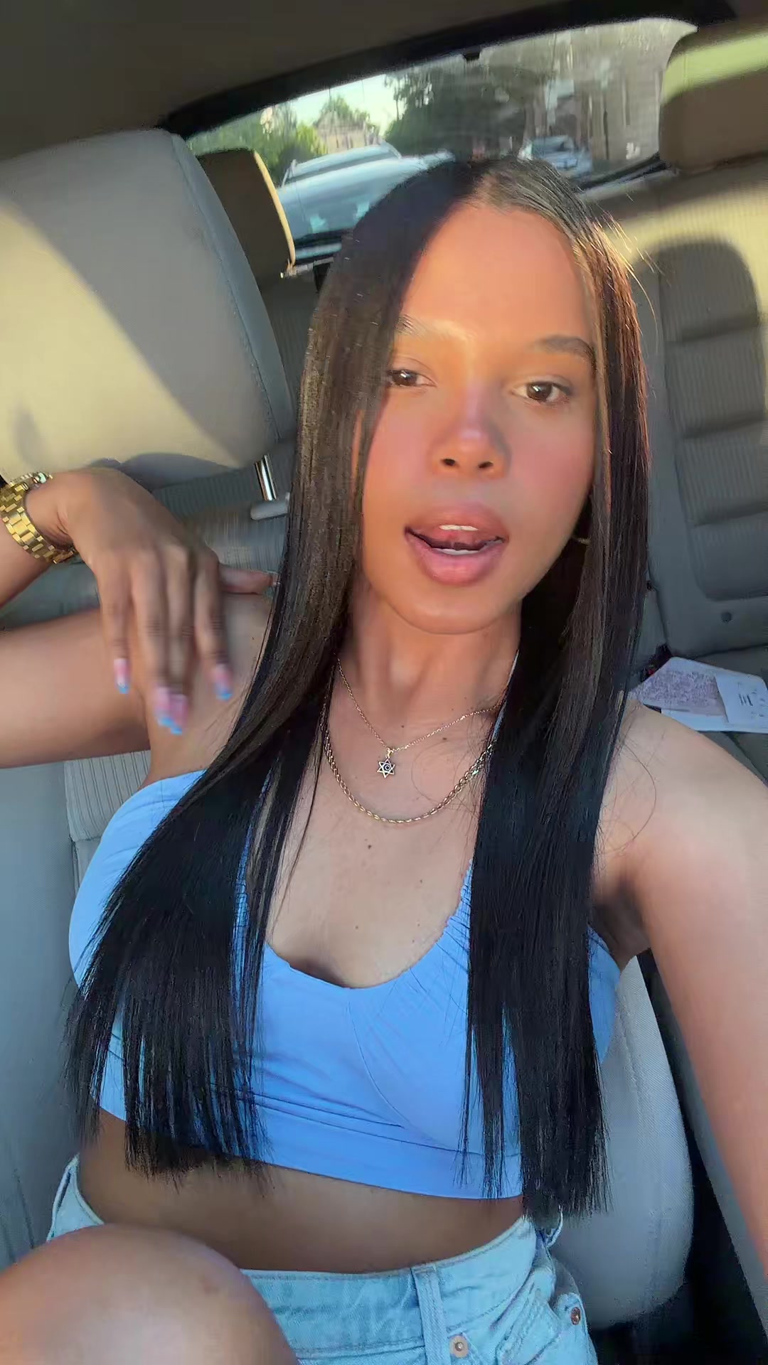 @Elyy04