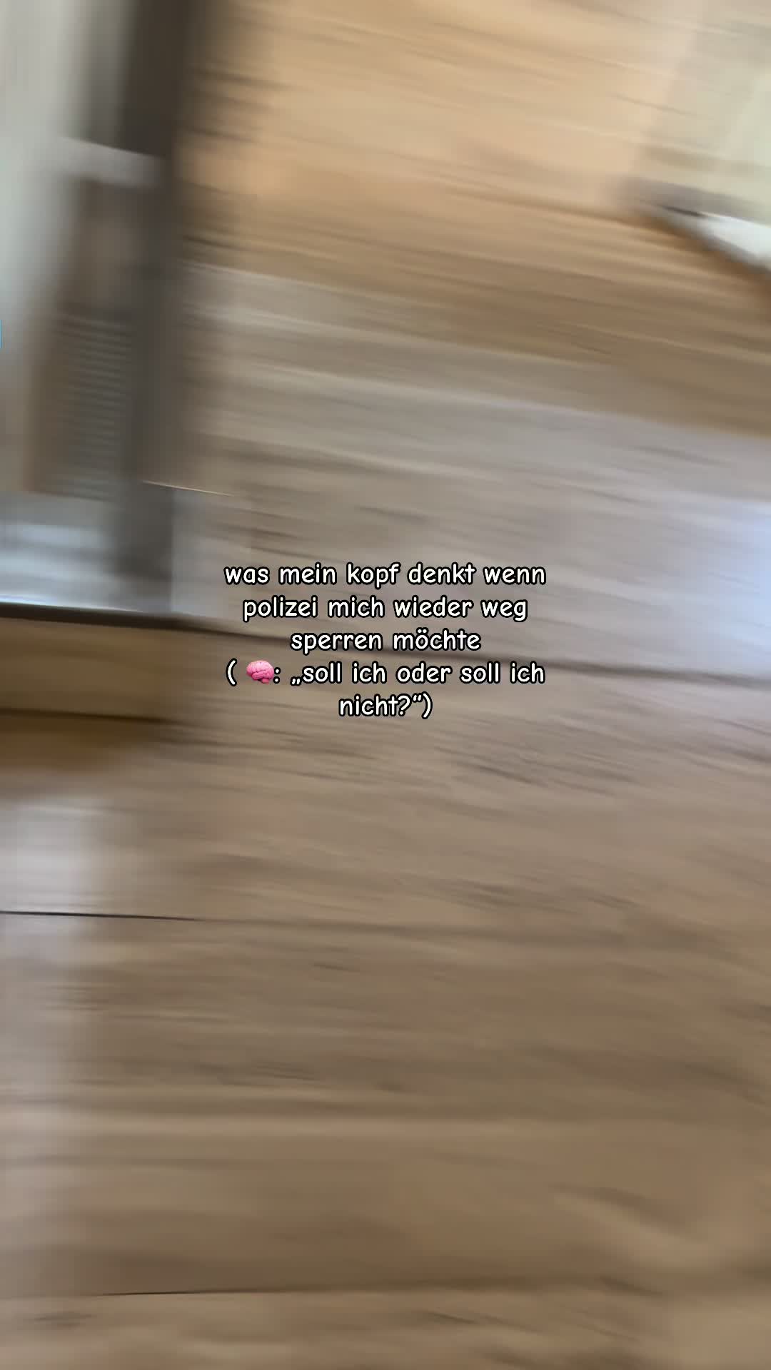 @🏃&zwj;♀️👮&zwj;♂️🚔