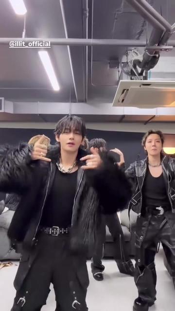 @⟭⟬ BTS ARMY⟬⟭