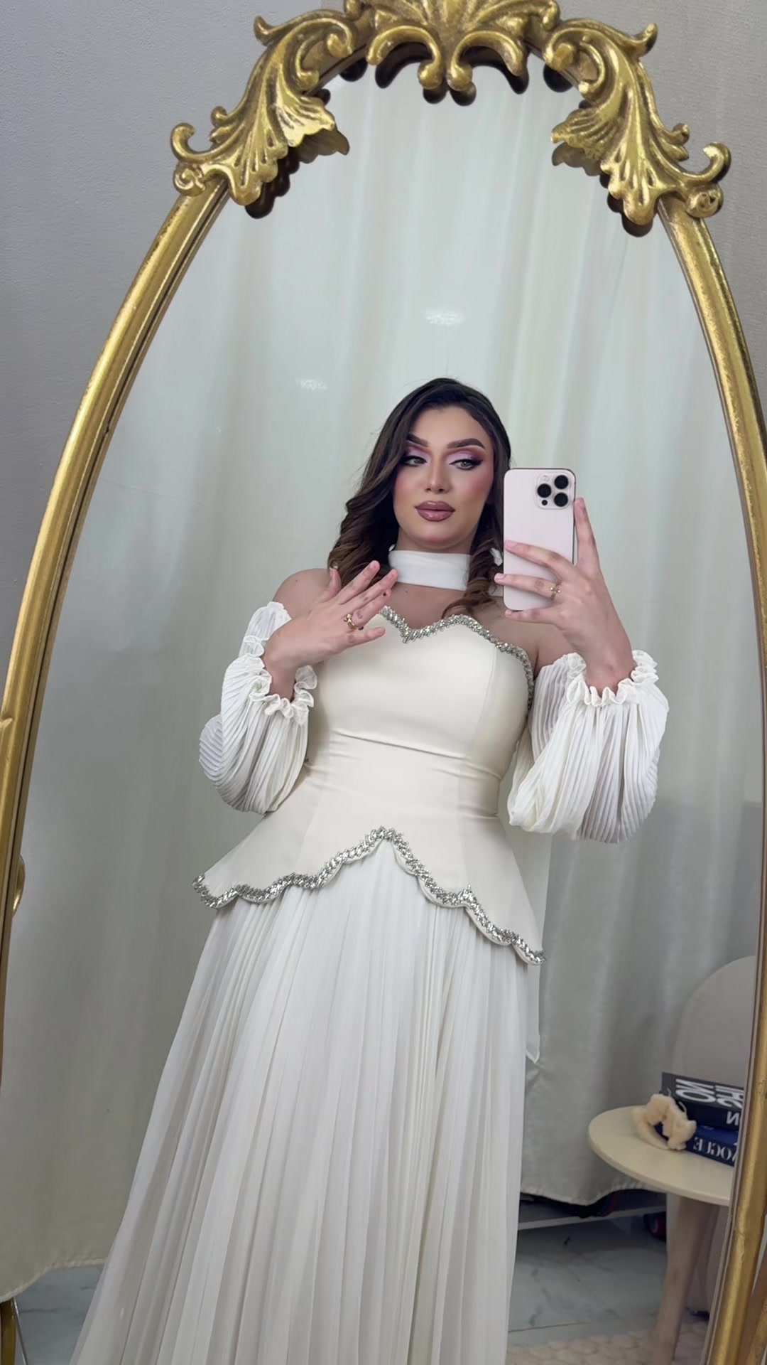 @Miss aniqa 24