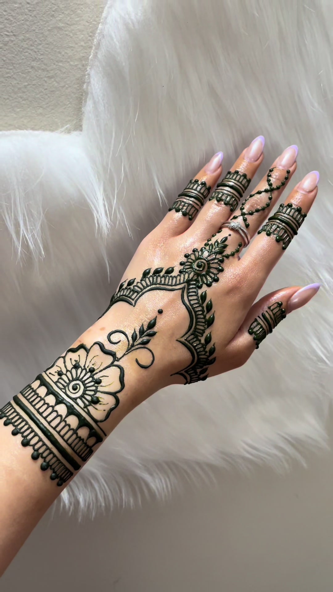 @charmsofmehandi
