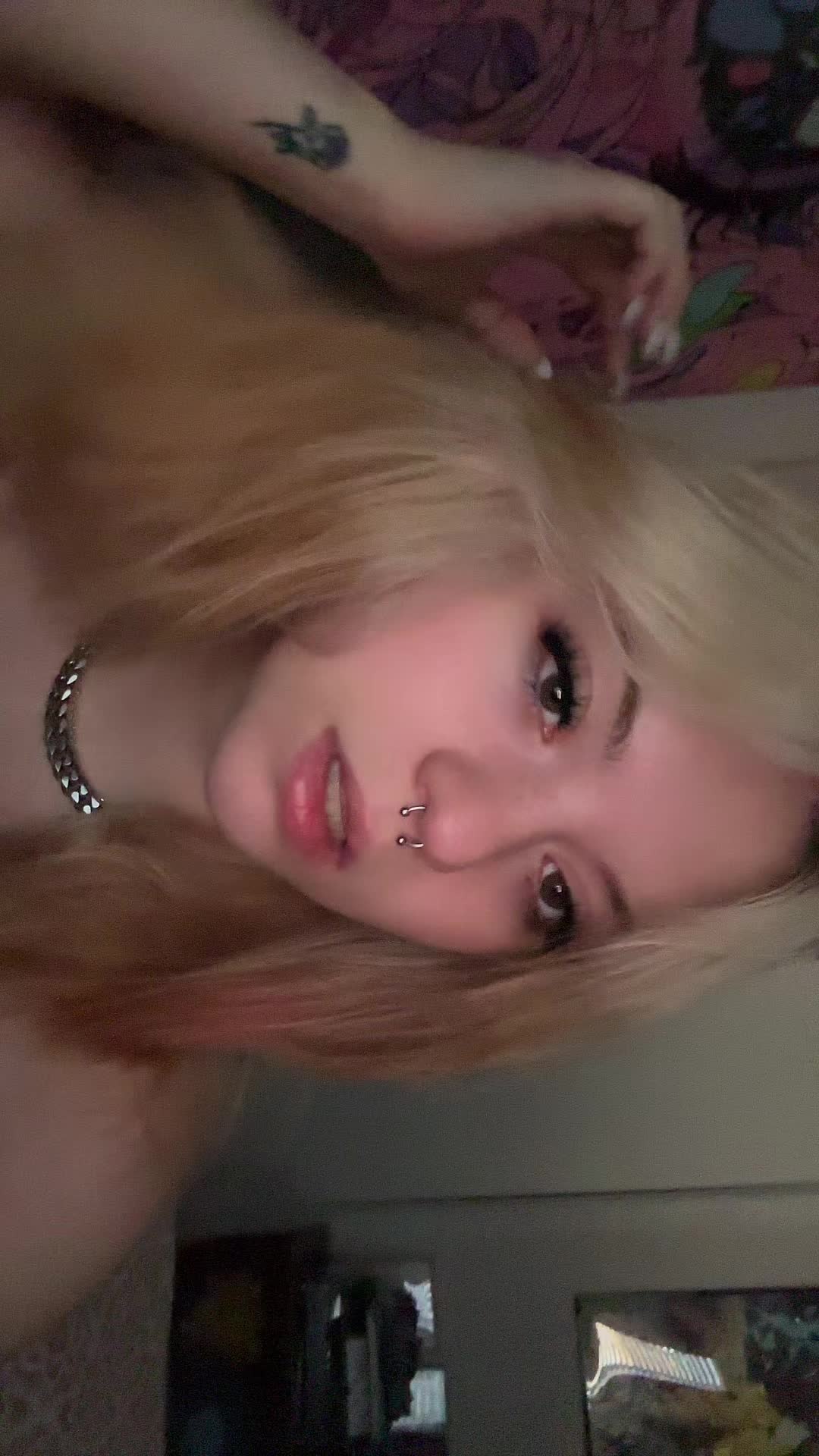 @:3