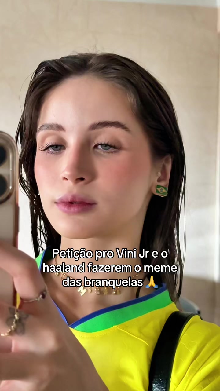@Maria Nicolly