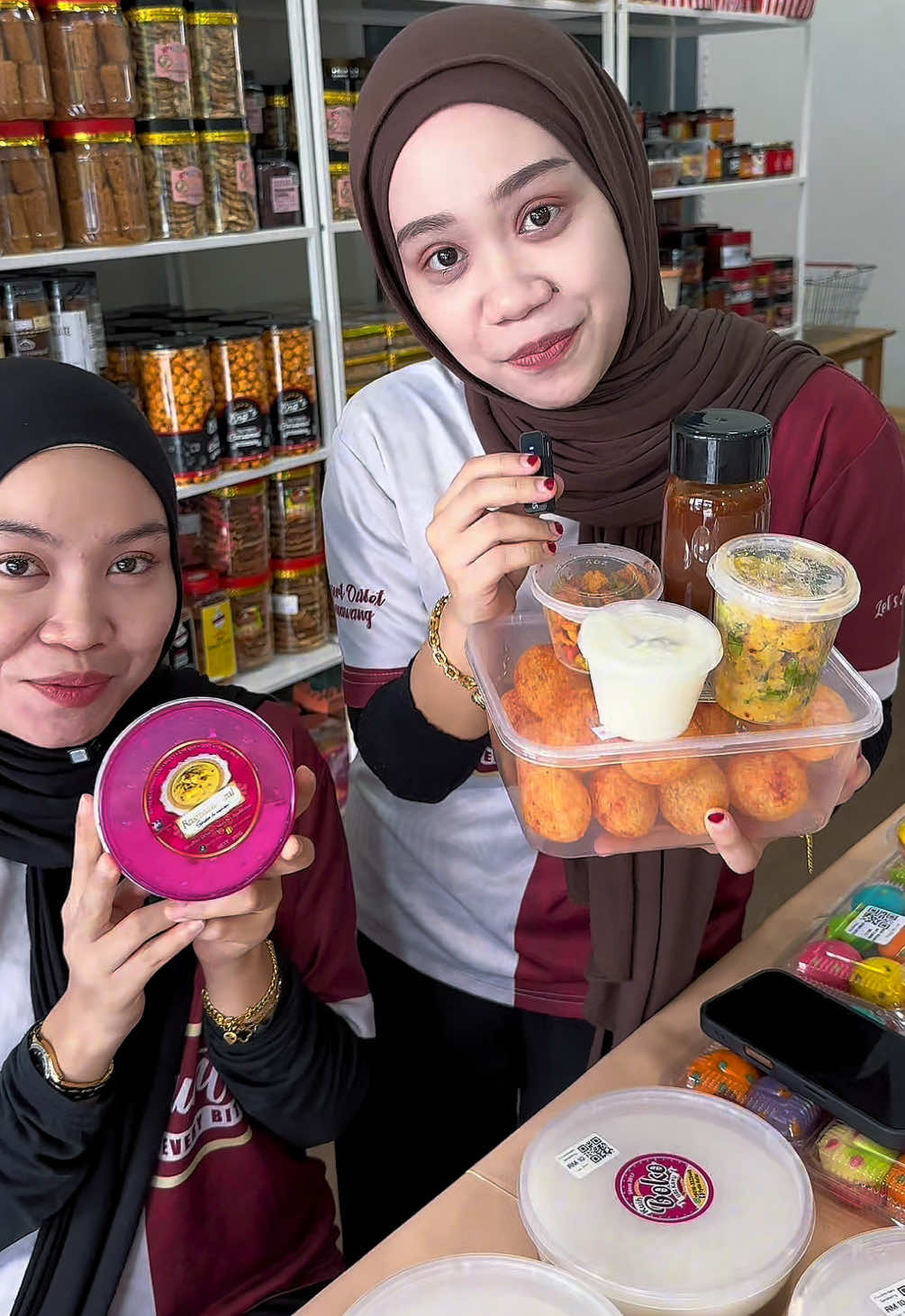 @FoodHunters09