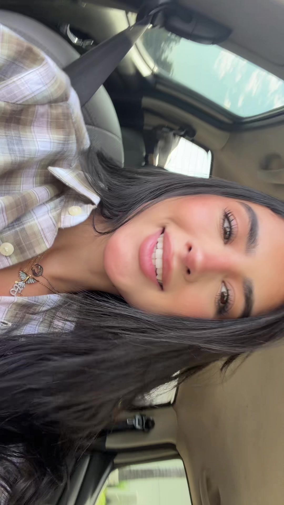 @beaqueiroz