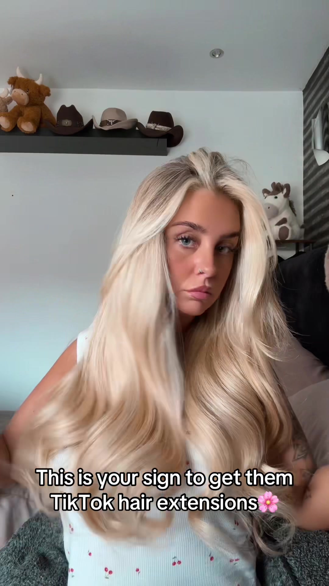 @courtneyleahliv