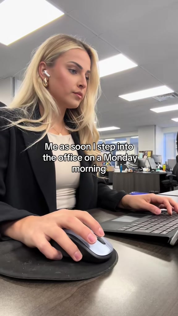 @THAT Corporate Girl