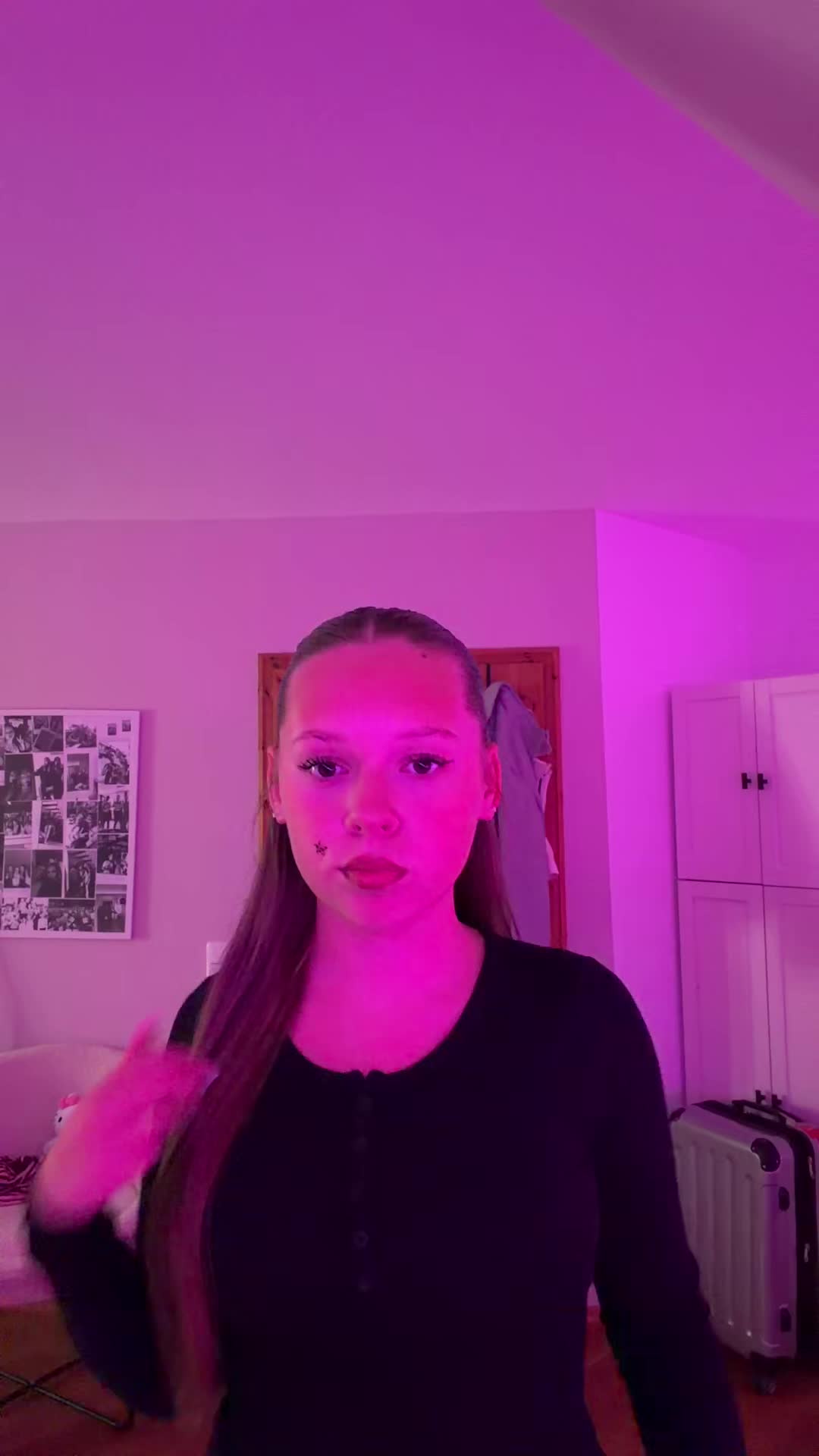 @𝐞𝐦𝐢𝐥𝐲𝐞𝐱𝐜𝐡𝐚𝐧𝐠𝐞𝟐𝟕