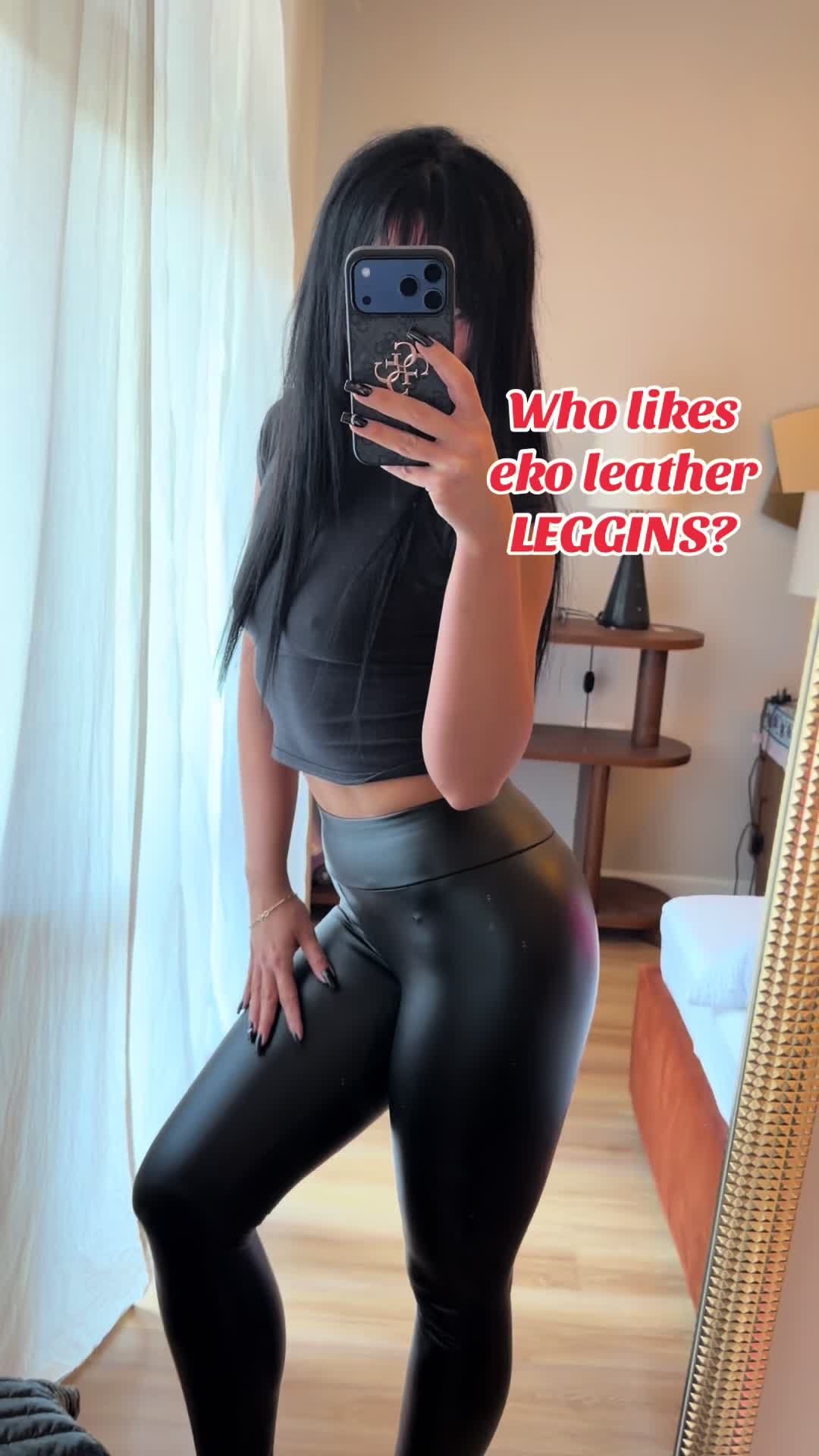 @theveluora
