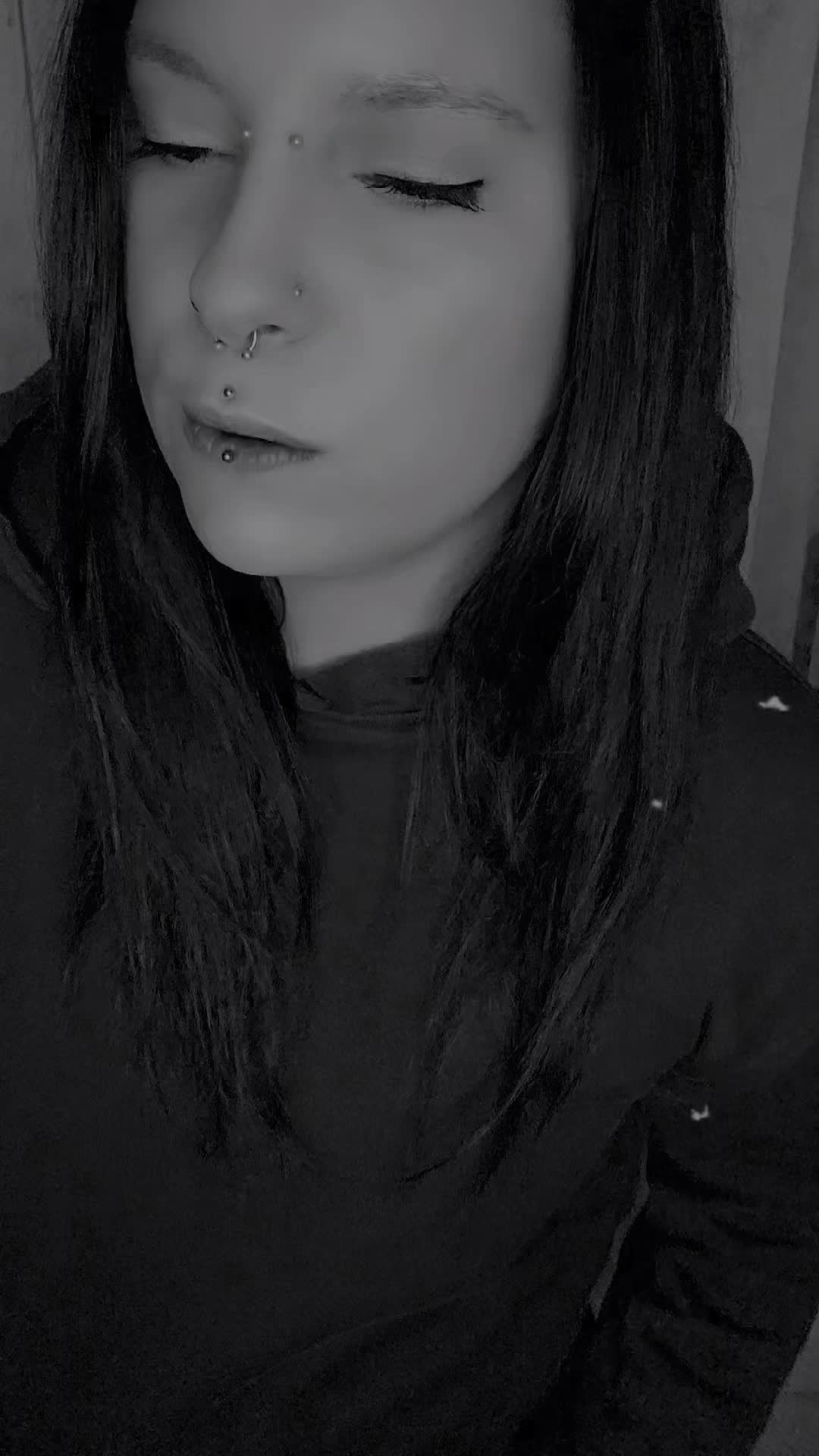 @𝓐𝓷𝓷𝓲 🖤