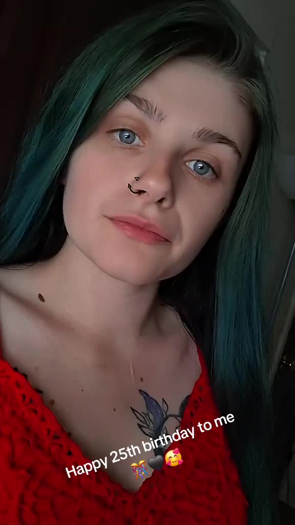 @Tay💜🖤